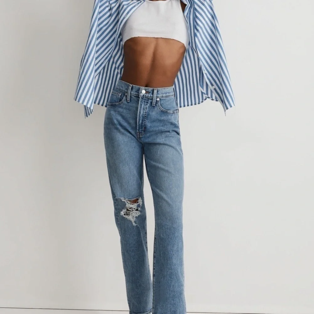 Madewell The Perfect Vintage Straight Jean in Kingsbury Wash: Knee-Rip Edition - Picture 2 of 13